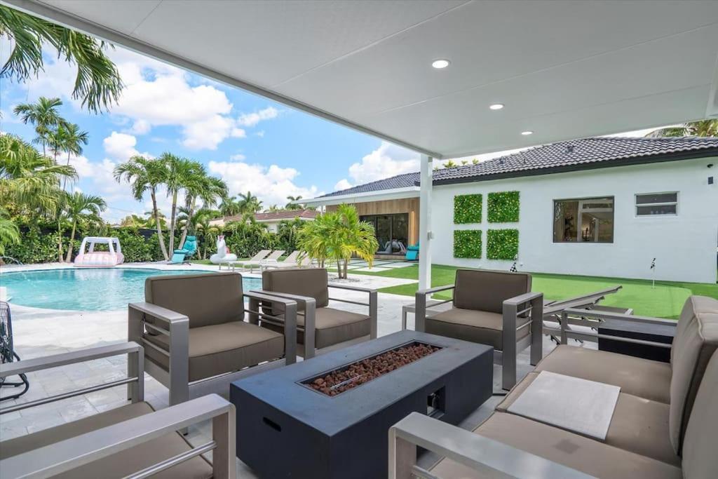 Villalee-Jungle Palm Island White Marble Pool Area Miami Exterior foto