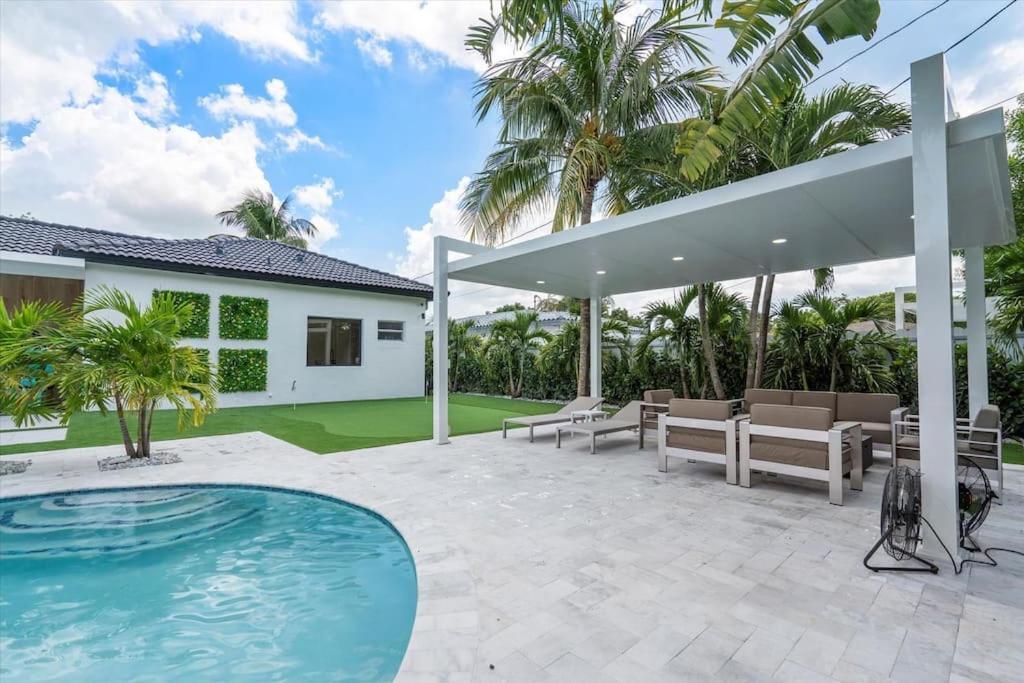 Villalee-Jungle Palm Island White Marble Pool Area Miami Exterior foto