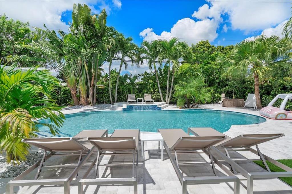 Villalee-Jungle Palm Island White Marble Pool Area Miami Exterior foto