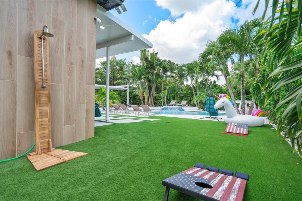 Villalee-Jungle Palm Island White Marble Pool Area Miami Exterior foto